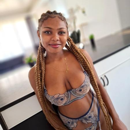 AriaMonroe AriaMonroe